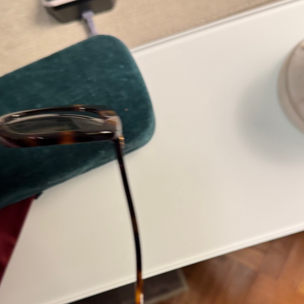 Gucci Brown Tortoise Sunglasses - Picture 10 of 11